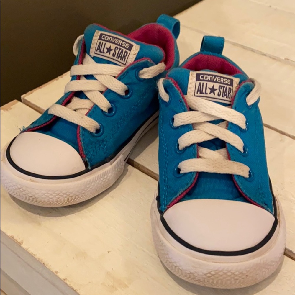 Girls Blue Converse All Stars Size Toddler 8 EUC